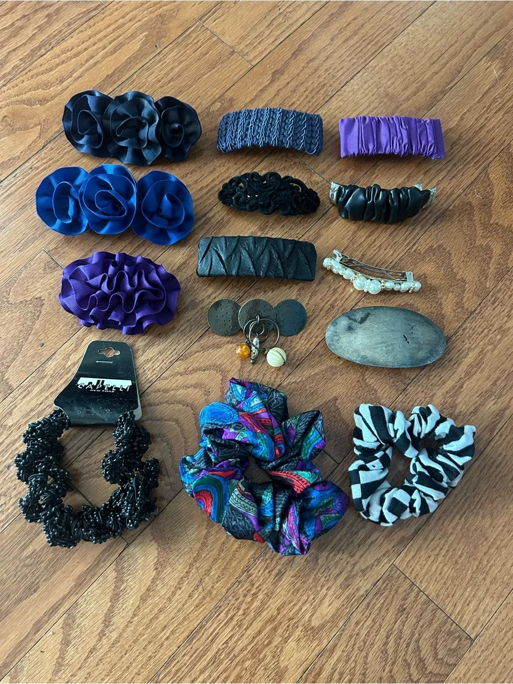 VTG 80s 90s Hair Bows Barrettes Scrunchies Lot of 43 Items Multicolor Textures